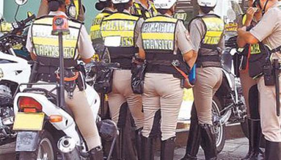 Depravado Fotografiaba Traseros De Mujeres Polic As Peru Correo
