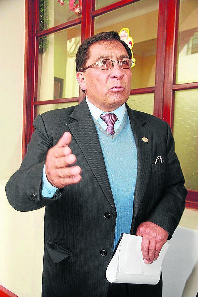 Rector de la UNA PUNO  ayudó a Los profes del Altiplano