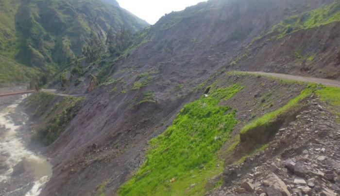Deslizamiento tapa carretera