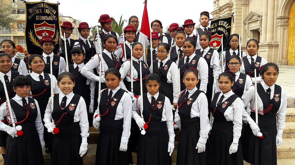 Policías escolares reciben insignias 