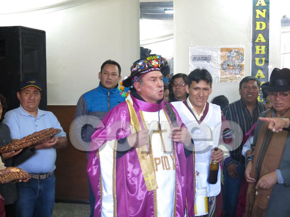 Vea divertido bautizo de  "tanta wawa" al estilo apurimeño