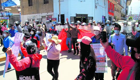 Son seis maestros los que terminaron en la comisaría en Huancayo por participar de la protesta nacional del Sutep contra la Resolución Ministerial N° 326-2020-MINEDU.