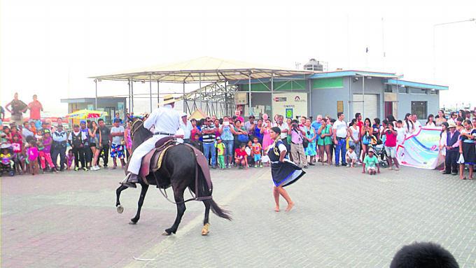 Paracas celebró el día del pisco sour