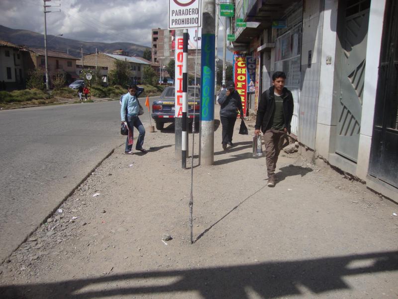 Por obra de Metro Wanka dejan a vecinos sin veredas 