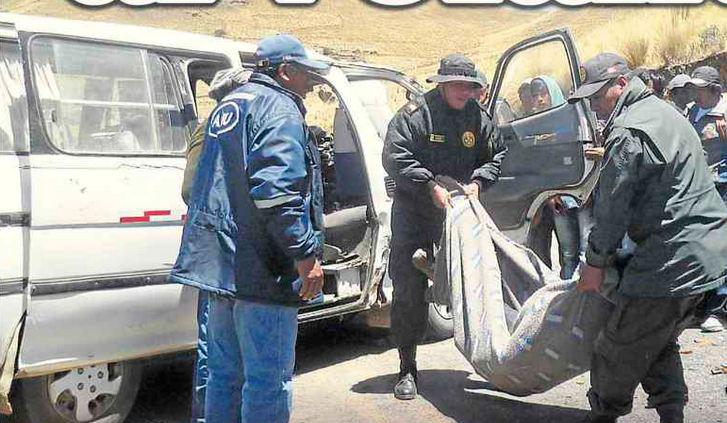 Conductor muere en choque frontal de combis