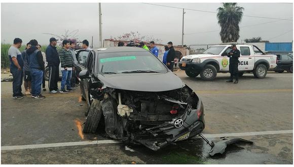 Choque entre dos vehículos deja cuatro heridos en Virú (FOTOS) 