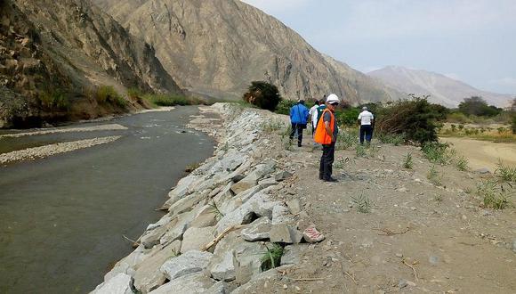  Agricultores reciben obras de descolmatación en río Huarmey