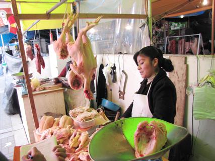 Precio elevado del pollo aleja a las amas de casa