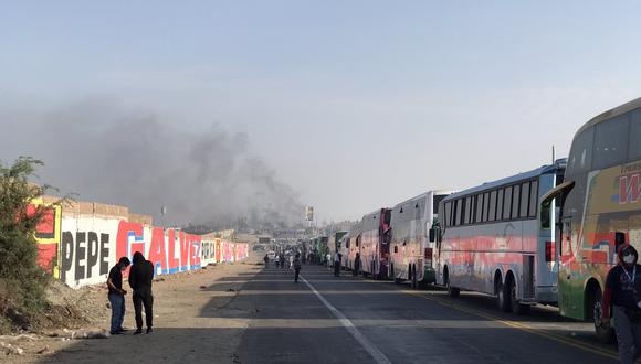 Transportistas acatan segundo día de paro por el alza del combustible y otras demandas.(Foto: Referencial/Twitter @Nefestos29)