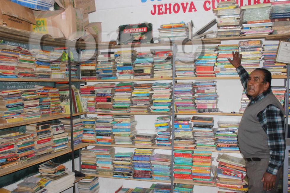 Él es el comerciante de libros más antiguo de Huancayo