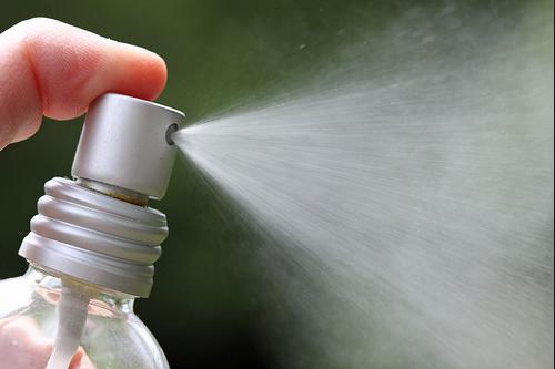 Científico inventa spray que reemplaza la ducha diaria