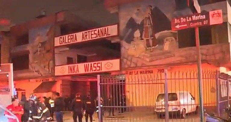 Pueblo Libre: Incendio consumió galerías de mercado de artesanías (VIDEO)