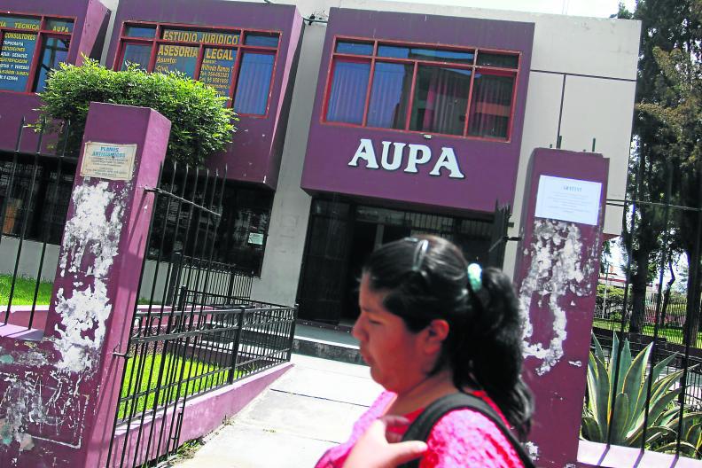 Vecinos cansados de peleas y escándalos en local de AUPA