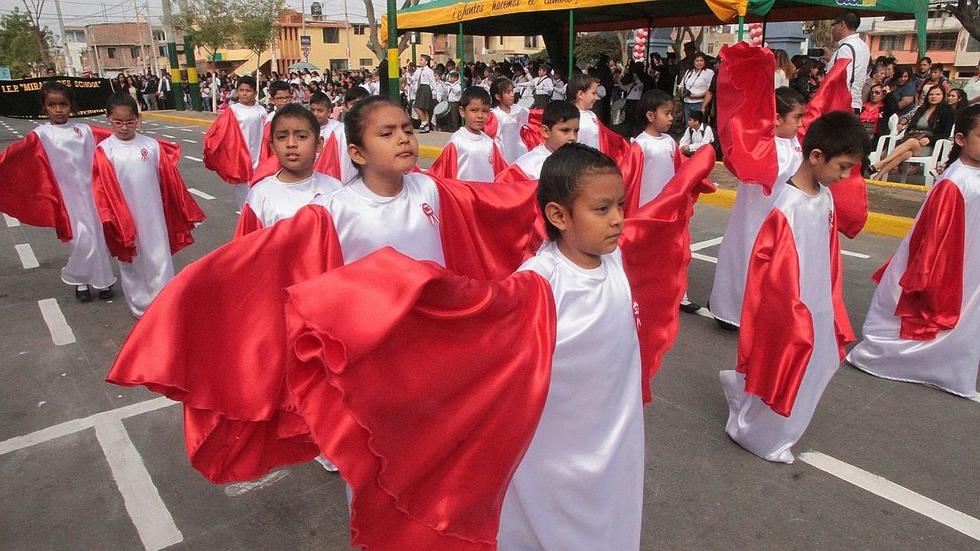 De rojo y blanco: los castellanos rinden homenaje a la patria (FOTOS)
