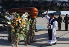 Rinden honores fúnebres a Hernando Guerra García en Arequipa y sus restos partieron a Lima (FOTOS)