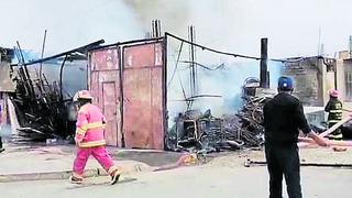 Incendio destruye cuatro viviendas en Camaná