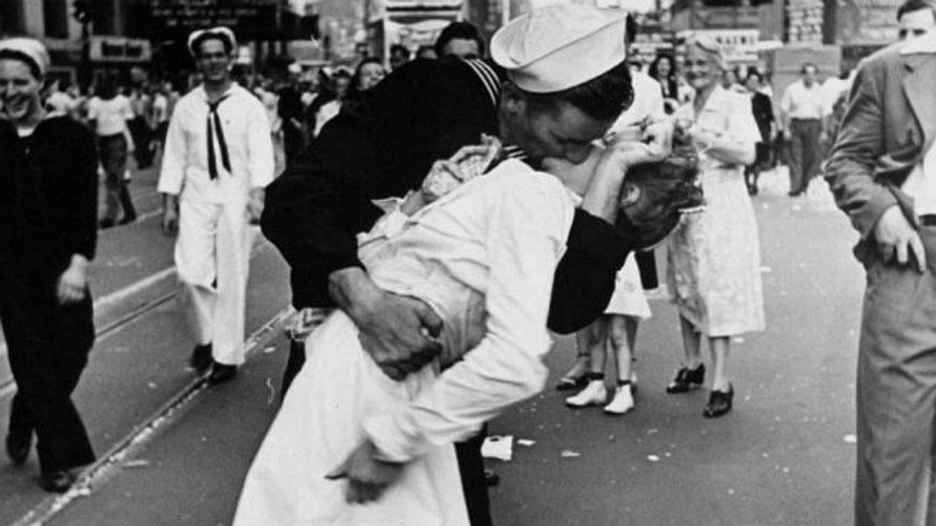 Día Internacional del Beso: Un día como hoy surgió el ósculo más largo de la historia