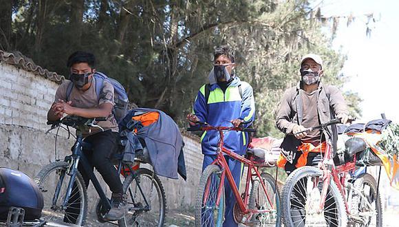 Jóvenes pucallpinos recorren Carretera Central en bicicleta  desde Jauja tras quedar desempleados