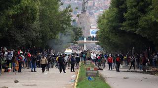 Vándalos apedrean buses y causan temor en Cusco (VIDEOS)