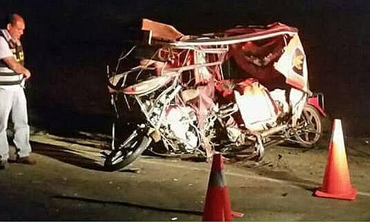 Choque entre camioneta y mototaxi deja un muerto