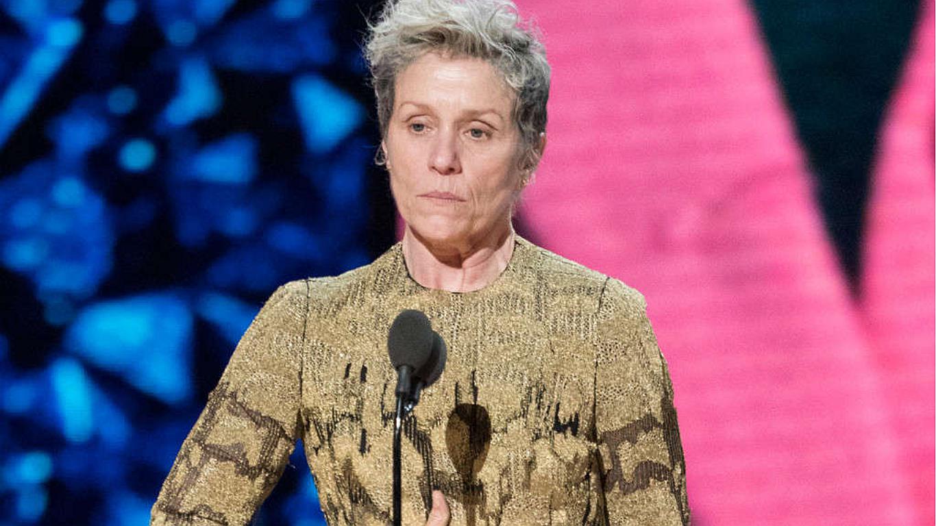 Le roban Oscar a Frances McDormand y Policía de Los Ángeles lo recupera 