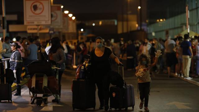 Coronavirus: pasajeros quedaron varados en el aeropuerto Jorge Chávez por estado de emergencia (VIDEO). Foto: César Bueno