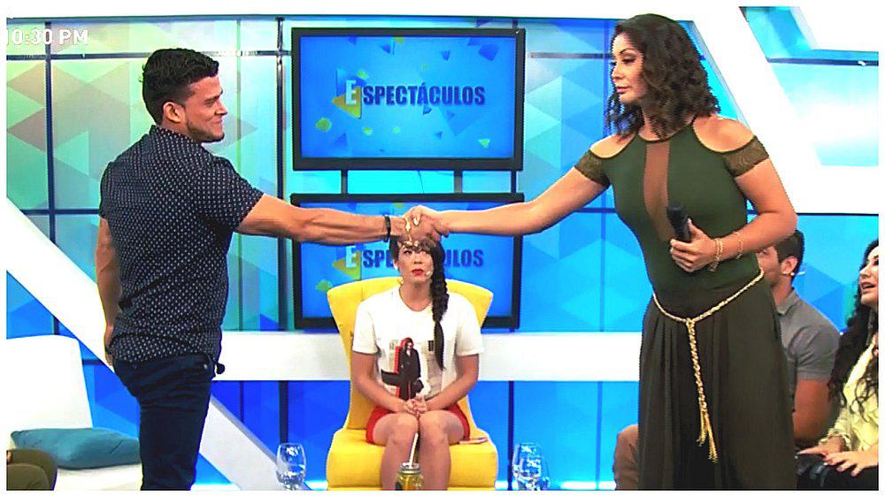 Christian Domínguez y Karla Tarazona se dan la mano tras enfrentamiento en vivo (VIDEO)