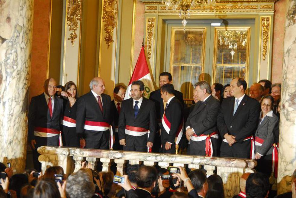 Humala estrena tercer gabinete antes de un año en el poder