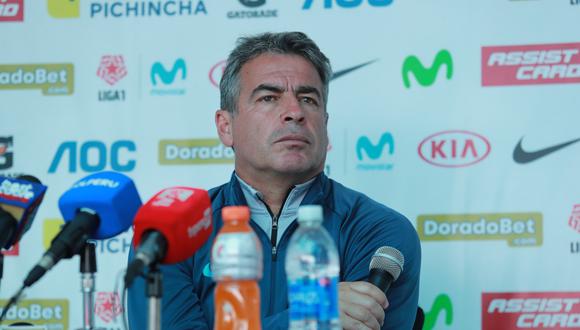 Pablo Bengoechea brindó conferencia de prensa tras salida nocturna de Jean Deza y Carlos Ascues.