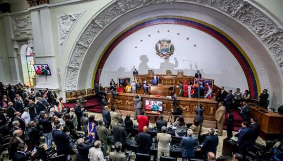 Chavistas armados irrumpen en Asamblea Nacional de Venezuela