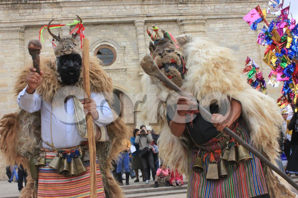 Residentes acobambinos despiden el año con chicha y zapateo