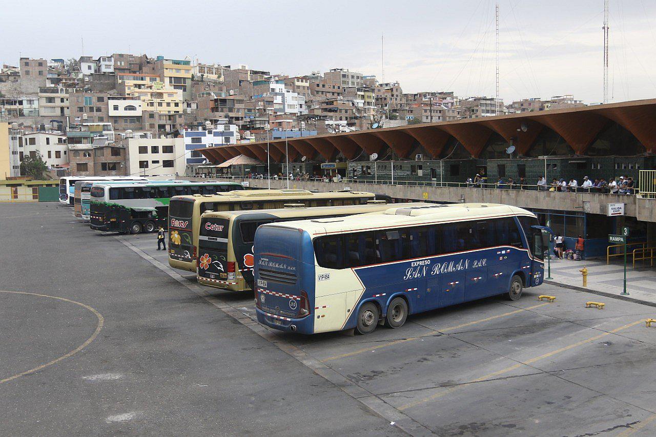 Hallan granada de guerra en baño de terminal terrestre de Arequipa