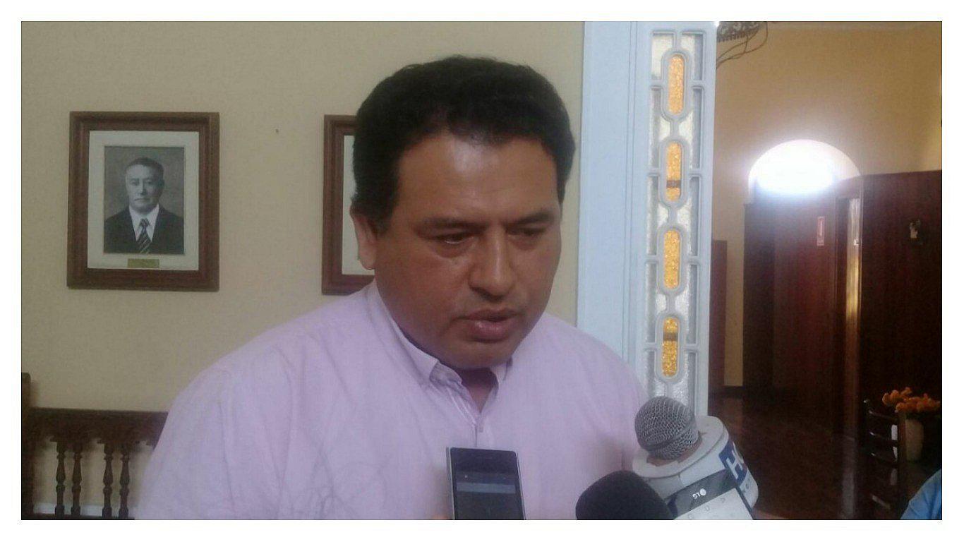 Edward Berrocal critica homenaje a Elidio Espinoza en un programa nacional (VIDEO)