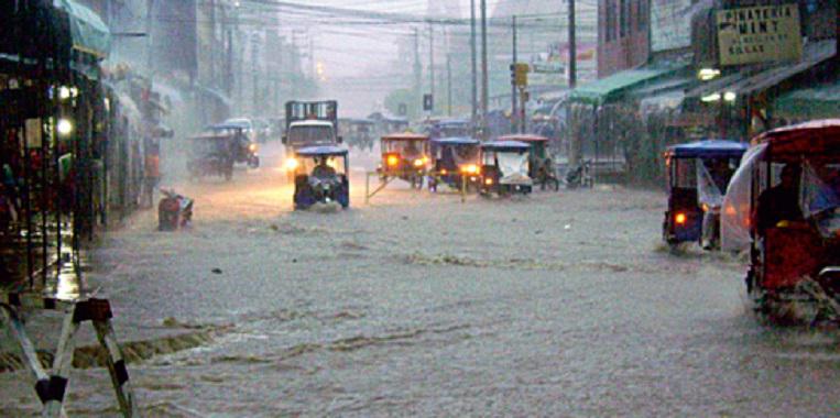 Lluvia torrencial inundó calles y casas en Pucallpa