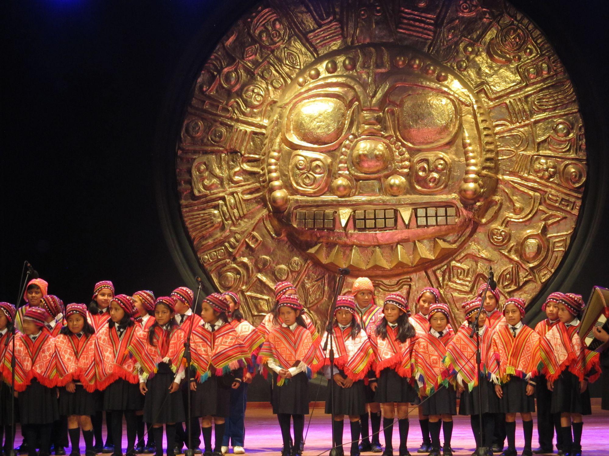 Cusco: Niños encantaron en Festival de Villancicos en Quechua (VIDEO)