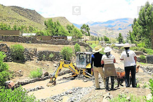 Caylloma: Fuerte granizada genera desborde del río Capillamayo