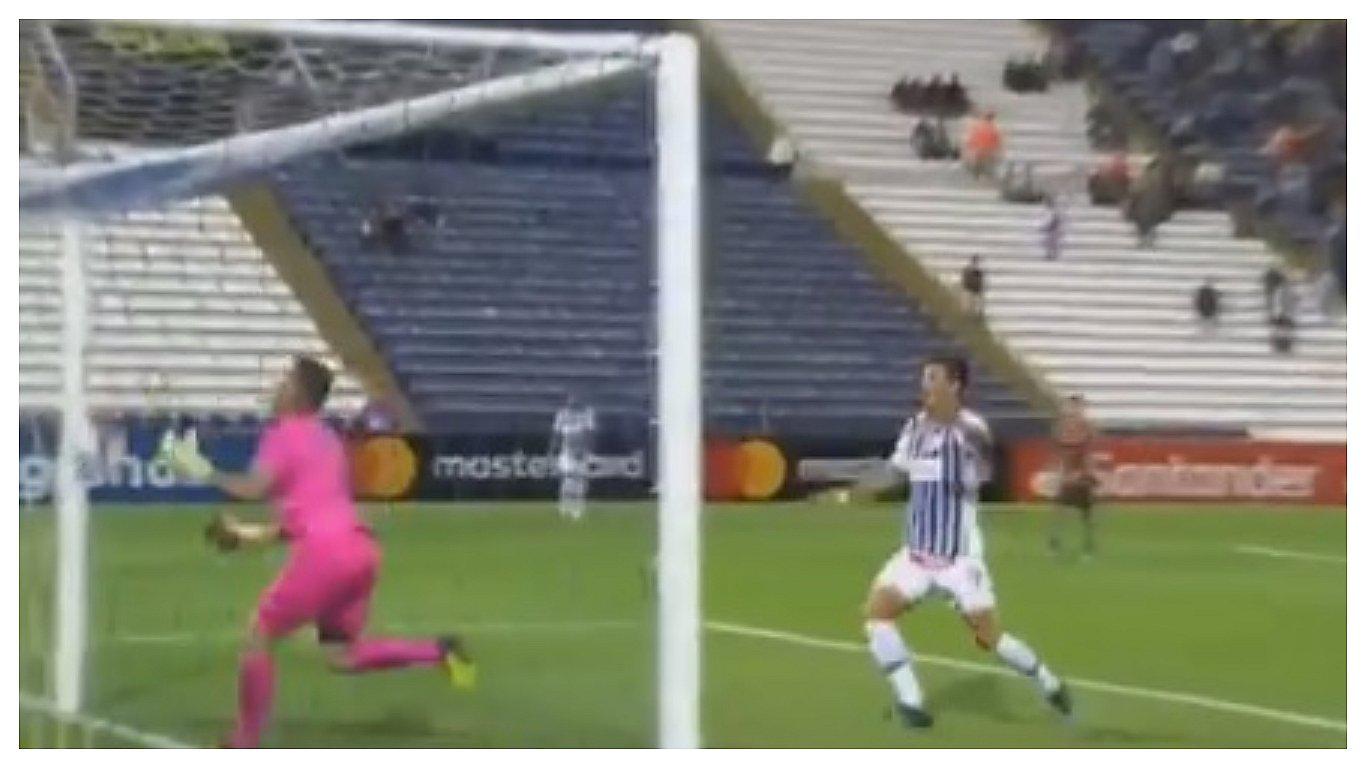 ​Copa Libertadores: el rarísimo gol de Alianza Lima a Palestino (VIDEO)