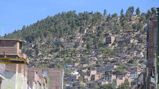 Evalúan vulnerabilidad del cerro la Picota para construcción de muros de contención y pistas