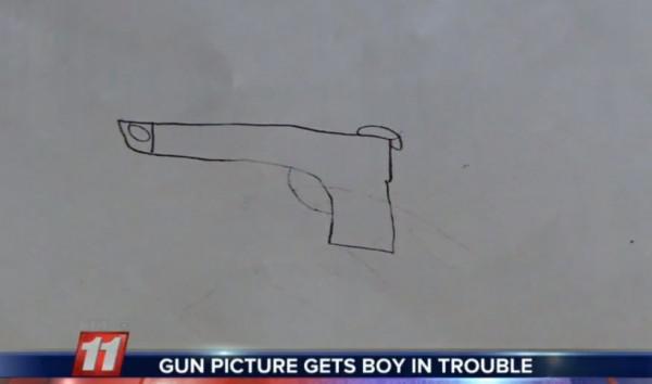 Sancionan a estudiante por nube en forma de pistola