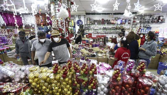 Comerciantes de Mesa Redonda inician venta de artículos navideños en esta campaña 2020. Foto: Jesús Saucedo / @photo.gec