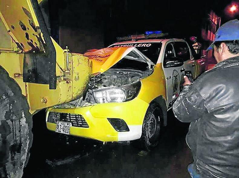 Vecinos de Ananea hallan camioneta de serenazgo destruida 