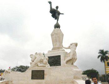 La Plaza de Armas reestrena el monumento