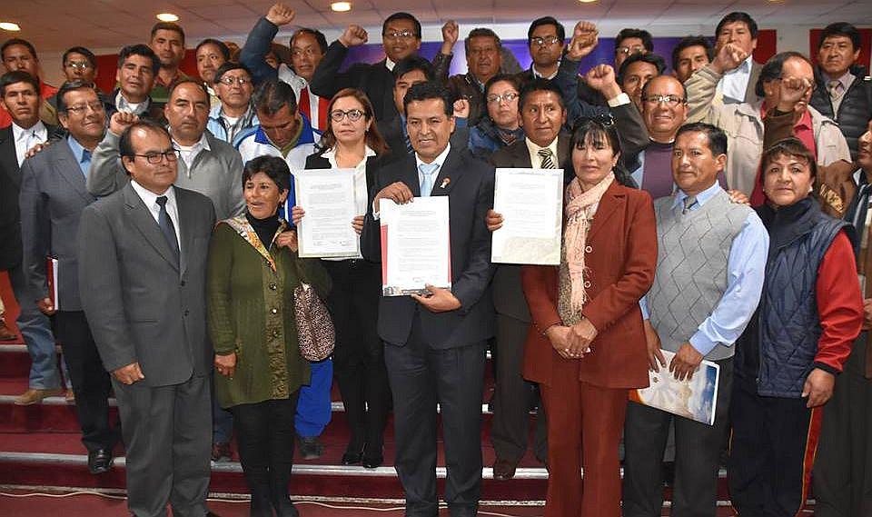 Por fin instalan mesa de diálogo en Cusco, pero la huelga de los maestros continúa