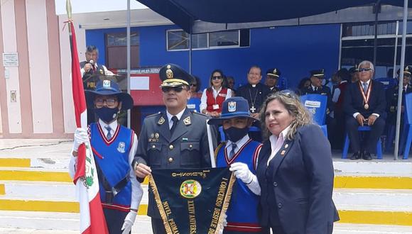 Realizaron un desfile con las diferentes unidades pertenecientes a la institución en la Plaza de Armas de Camaná. (Foto: GEC)