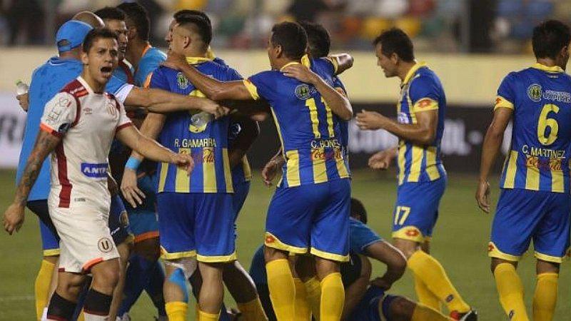 Deportivo Capiatá goleó a Universitario en una de las peores noches de su historia.