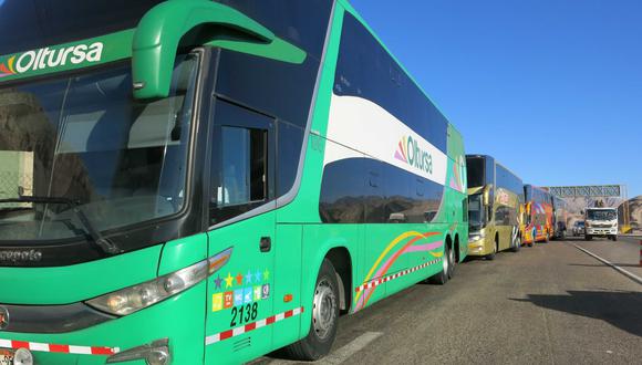 Moquegua: Por desvío en Carumas buses buscan llegar a Puno