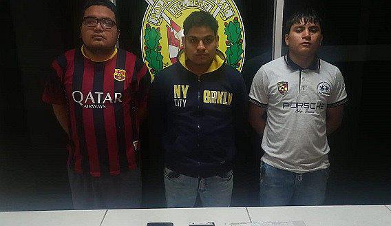 Intervienen a tres hombres acusados de asaltar en un auto 
