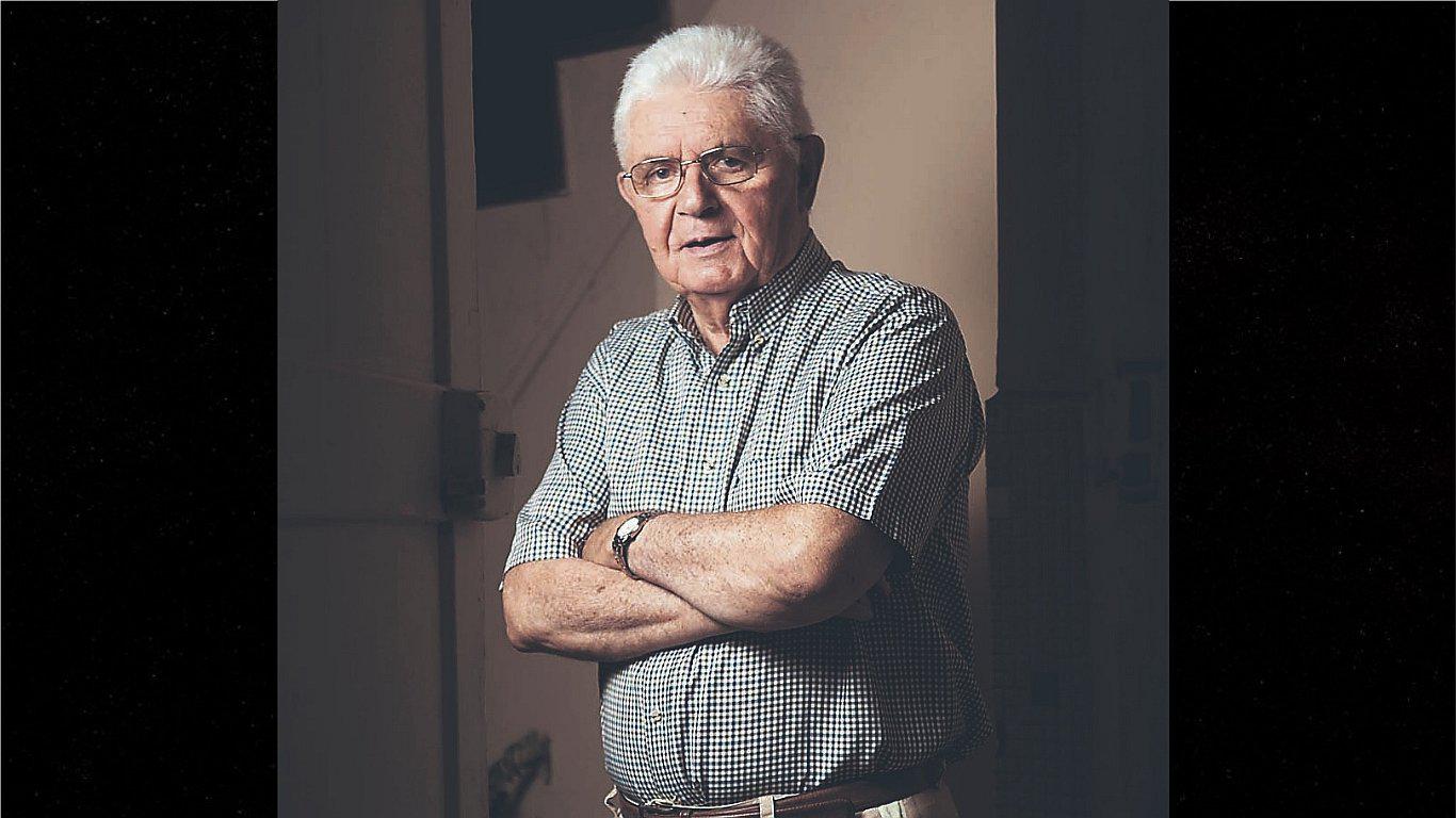 Alfonso Salcedo: "El símbolo (de Contigo) es un raro cóctel tropical"