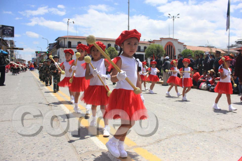 Colorido desfile engalana calles de Huancayo (FOTOS) 