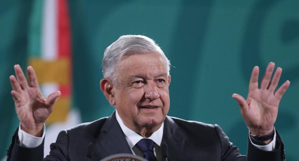 El presidente de México, Andrés Manuel López Obrador (AMLO), habla durante su conferencia de prensa matutina en el Palacio Nacional de la Ciudad de México (México). (EFE/Sáshenka Gutiérrez).